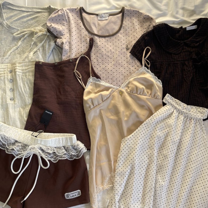 ૮ • ﻌ - ა Hi Hi 🧁💭
ลงของวันนี้ (06/01) 21.00 น.

╸♡̶ส่งต่อเสื้อผ้า งานIG กระโปรง กางเกง

  ✮ shipping 1-3ตัว 40.- 3ตัวขึ้นไป 45.-

รีทวิต + ปัก + ฟอล ลด5.-  🧚🏻‍♂️🍀⬆️

#ส่งต่อ #ส่งต่อเสื้อผ้ามือสอง #เสื้อผ้ามือสอง #ส่งต่อเสื้อผ้า #ส่งต่อกระเป๋า #กระเป๋ามือสอง