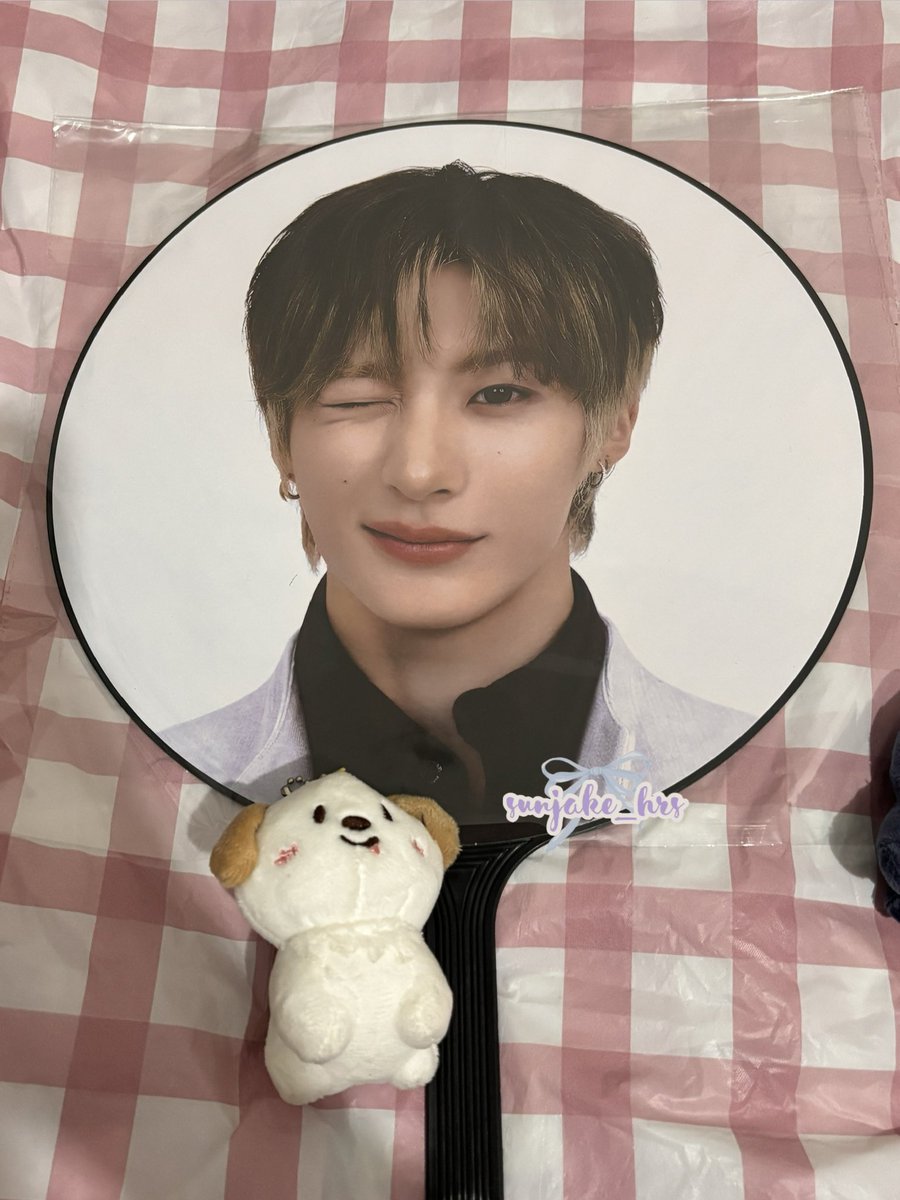 sunjake_hrs's tweet photo. 📬 #mails_hrs 
     
 {from: @02wonbin | #solsight }

: ̗̀➛ late post… But finally got my Anton picket before mag con. Tysm po for the fast and smooth transaction 🥹🤍!!! https://t.co/2J0NOsSwDW