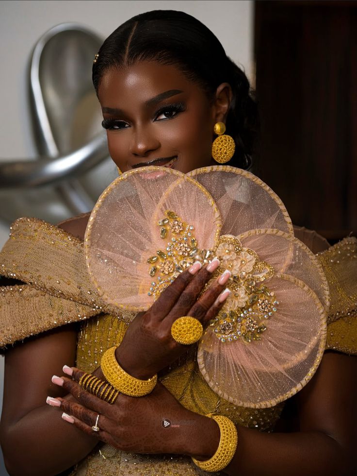 Tulle hand fan
Suitable for weddings, owanbes and events
Send <a href="/millinerybydebs/">Millinery by Debby|Fascinators|Handfans|Beaded cap</a> a DM to order yours.