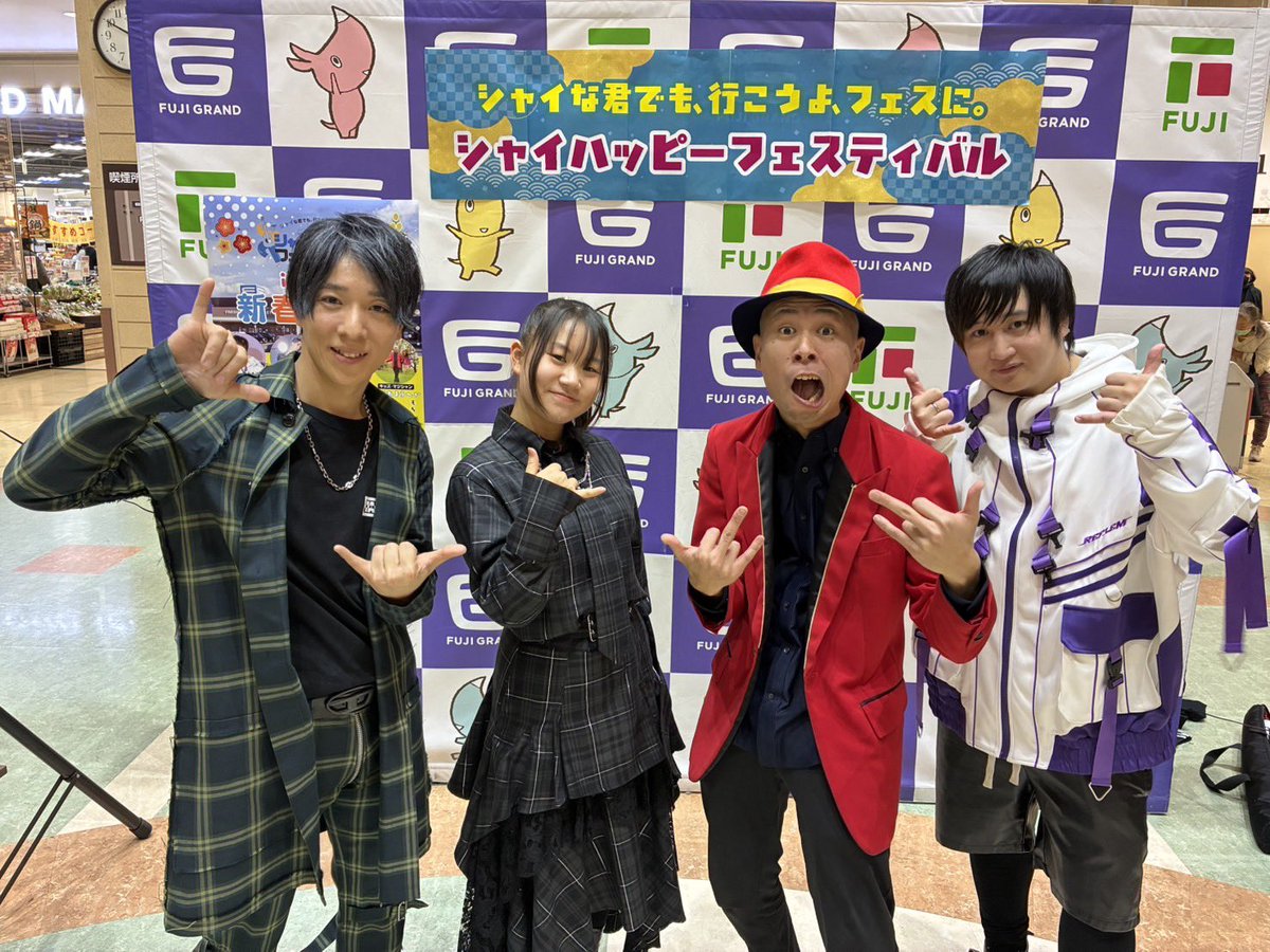 keita_19910504's tweet photo. 新年1発目のライブありがとうございました😊
自分の地元に沢山の人が集まってくれて本当に嬉しかった！！会いにきてくれてありがとう🙇‍♂️心強かった🔥#シャイハピ チーム最高😆🤘#重信フジ の皆様と快く受け入れていただきありがとうございました！また帰ってくるけん✌️ https://t.co/xfeXORlYN4