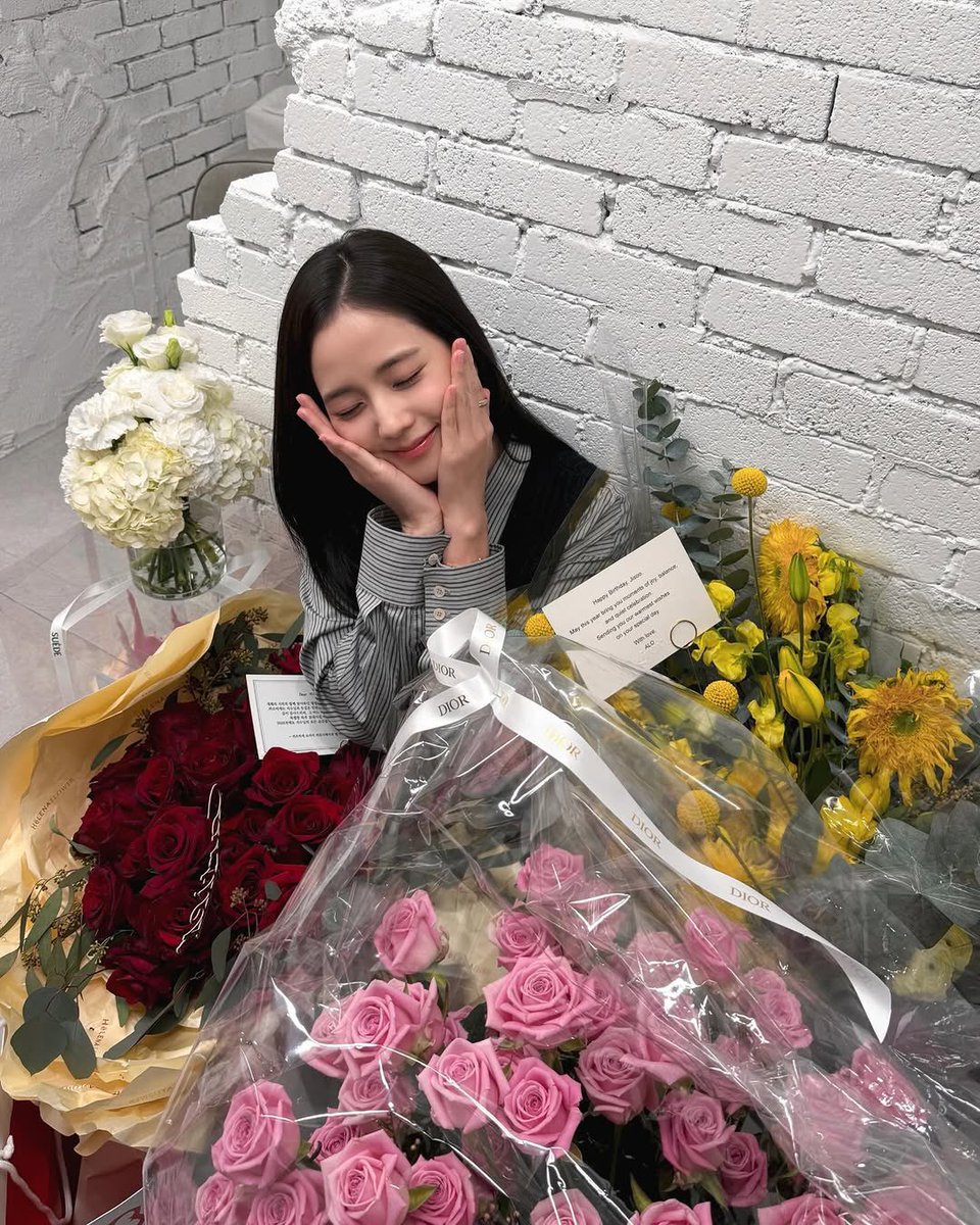 kjsxcoffee's tweet photo. Merry Christmas!
Happy New Year!
Happy Jisoo day! 😆

HAPPY BIRTHDAY JISOO
#OurBestGiftJISOODay
#언제나_사랑을_주는_지수야_생일축하해 https://t.co/2Q0ITvGLDI