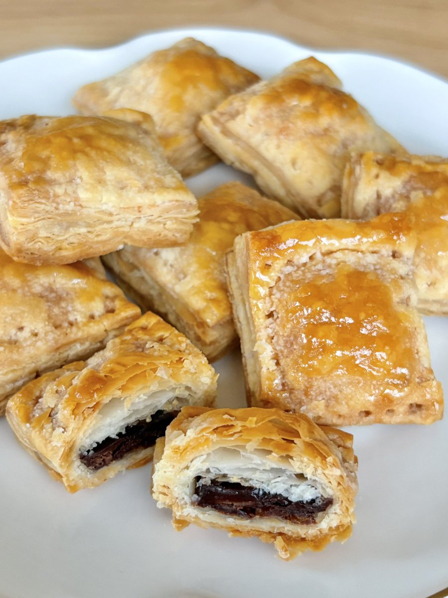chakichocolat's tweet photo. ひとくちチョコパイ🍫
余ってたパイシートで簡単チョコパイ🥧　
#お菓子作り #焼き菓子 #チョコパイ #お菓子作り好きな人と繋がりたい https://t.co/dhwcXRtnCd