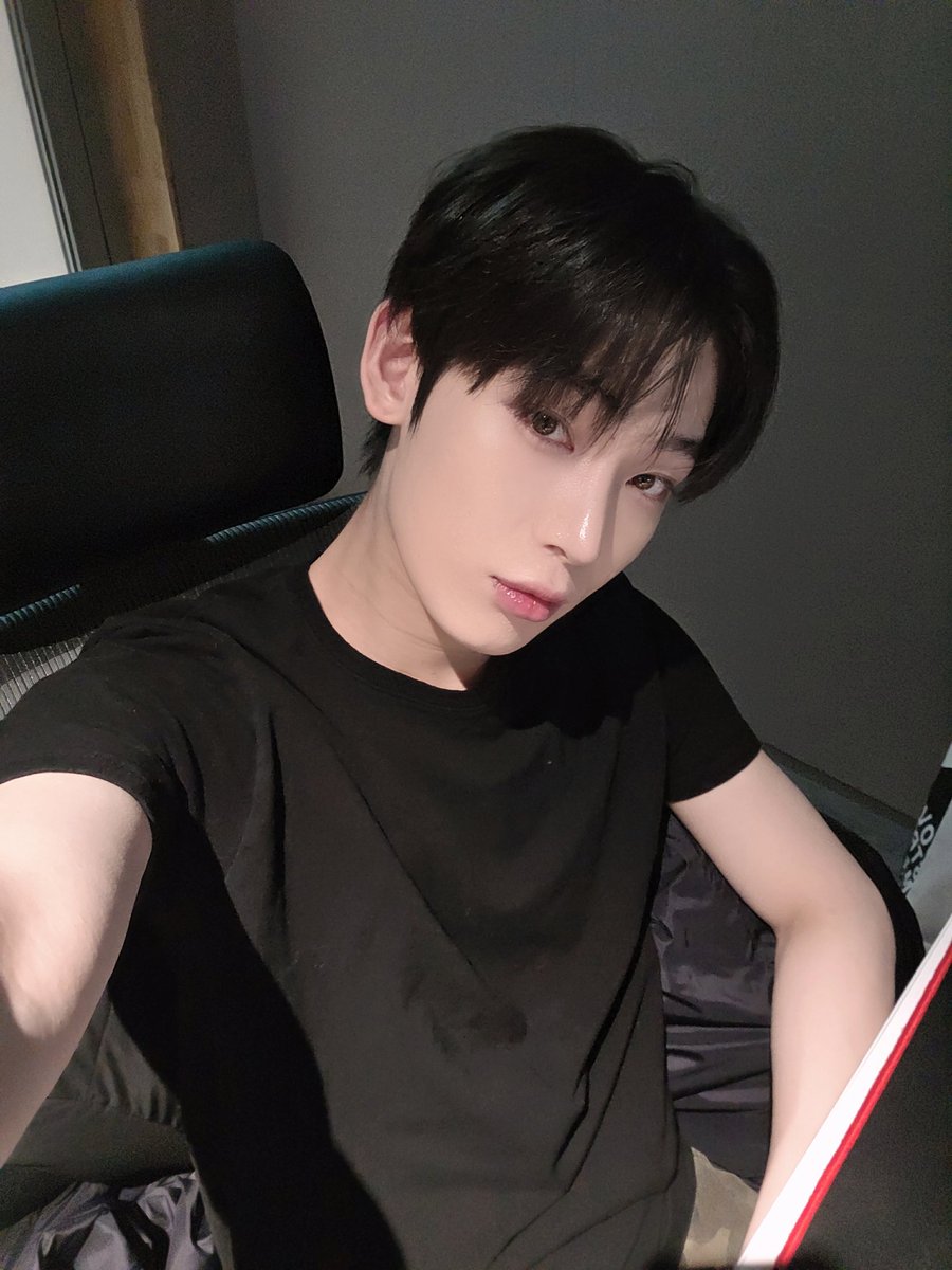 enhypenweverse's tweet image. [ #선우’s Post ] 260106 

#SUNOO: Because I'm bored kekeke

(1/2) 

@ENHYPEN_members @ENHYPEN #ENHYPEN #엔하이픈