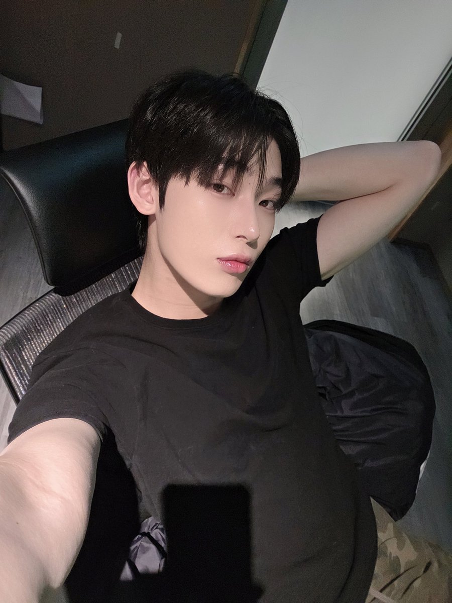 enhypenweverse's tweet image. [ #선우’s Post ] 260106 

#SUNOO: Because I'm bored kekeke

(1/2) 

@ENHYPEN_members @ENHYPEN #ENHYPEN #엔하이픈