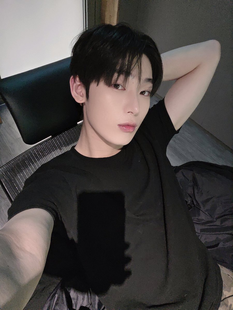 enhypenweverse's tweet image. [ #선우’s Post ] 260106 

#SUNOO: Because I'm bored kekeke

(1/2) 

@ENHYPEN_members @ENHYPEN #ENHYPEN #엔하이픈