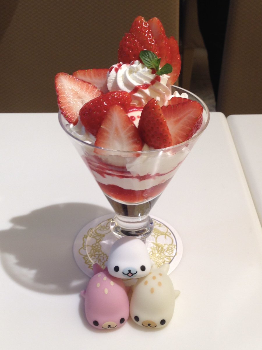 thraeded's tweet image. 산도와 파르페。。🍓