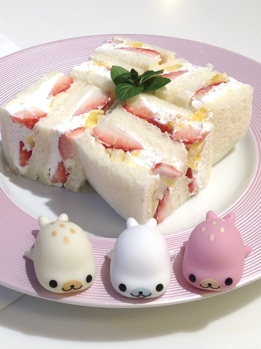 thraeded's tweet image. 산도와 파르페。。🍓