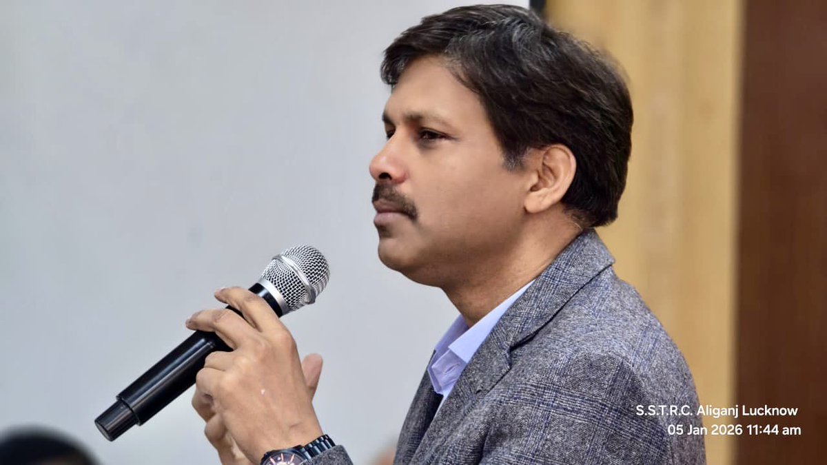 dr_hariom_ias's tweet image. Addressing the inaugural batch of 60 ITI Principals in the Institute of Training of Trainers Lucknow. The principals (both new n old) are here for a week long training. ITOT trains n upgrades the Principals n Instructors on regular basis. #drhariomias #skill #iti #itot #ved