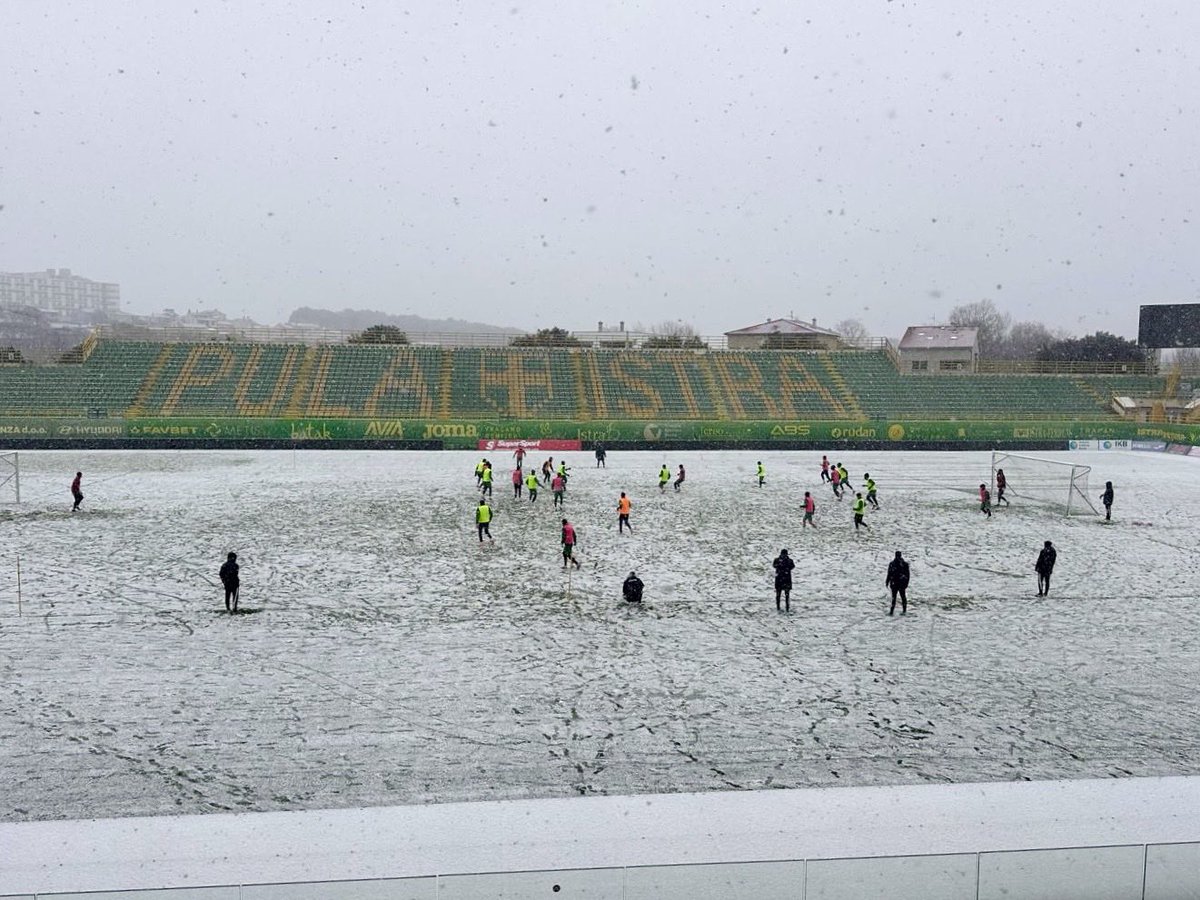 NKIstra1961's tweet image. Jutros na je dočekao snijeg na treningu na Aldo Drosini 😍❄️