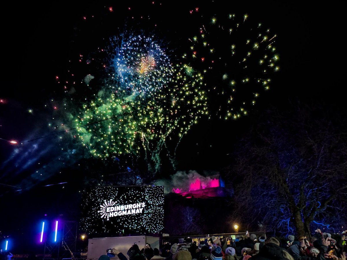 AVMatrix1's tweet image. 🛻🎆Privileged to have supplied 9x LED screens plus 2x stage camera packages as part of the outdoor production team for Edinburgh’s Hogmanay.🎉🏴󠁧󠁢󠁳󠁣󠁴󠁿

For details about our outdoor LED screens contact AV Matrix;

🌐 av-matrix.com/led-screen-hire
☎ 01937 844 320

#LEDscreenhire #EventProfs