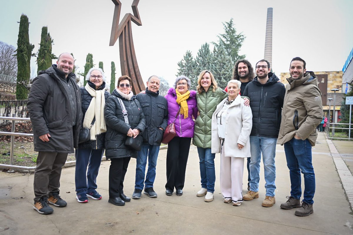 Pilar_Alegria's tweet photo. Hace unos días visité el Belén Monumental de Monzón. Todo comenzó en 1960 gracias a la afición de un niño, Manolo Campo; de esa pasión nació este Belén, que es también memoria e historia de la comarca del Cinca Medio.

Gracias a la Asociación Belenista Isaac Lumbierres por mantener vivo este ejemplo de artesanía, cultura y raíces. #PorAragón