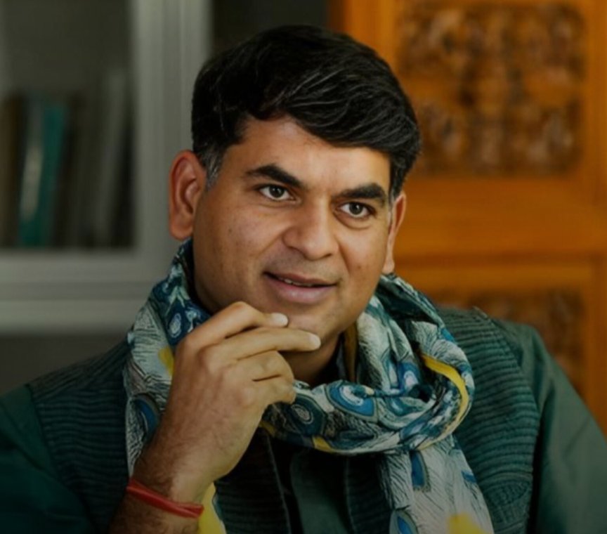 shhh_om's tweet photo. What if @saurabhtop plans to join @TheNewspinch. https://t.co/blw1168kCT