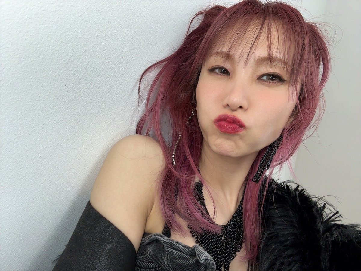 LiSA展「LiSA PRiSM ～LiFE is Soulful Artwork～」を東京原宿と、関西、愛知で開催してもらえることになりました。
大切に踏み締め編み上げてきた15年のLiSA特別展覧会です！
本当にたくさんのみなさんの力を借りて丁寧に丁寧にねりねりしています。
本当に大規模なんだから！