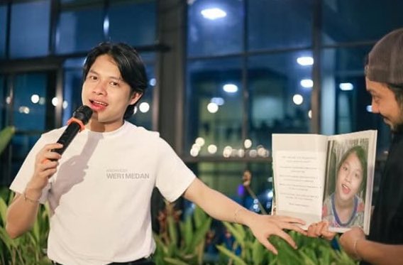 kembaranpepitaa's tweet image. kok mirip ama yg difoto?