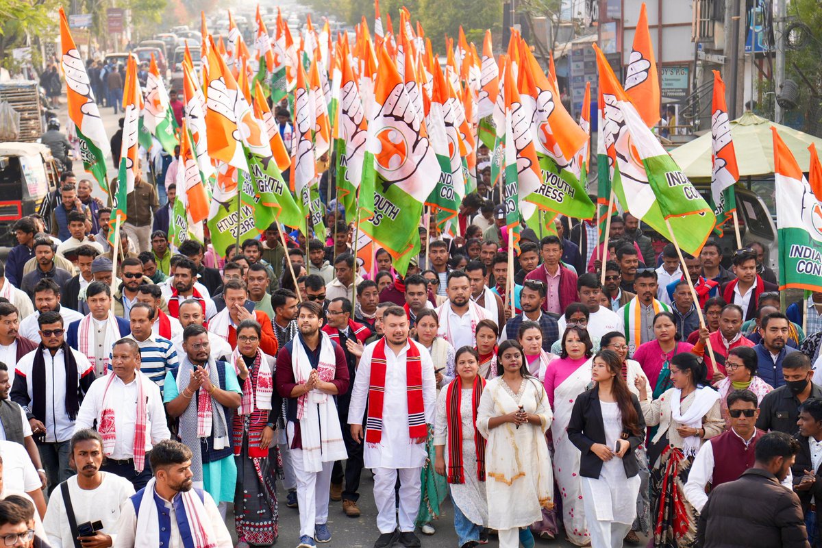 IYC's tweet photo. ‘जाति बचाओ, माटी बचाओ’ पदयात्रा | चौथा दिन 🔥

यह पदयात्रा असम की पुकार है, जहां माटी, जल और जंगल को कॉरपोरेट लूट के हवाले किया जा रहा है।

असम युवा कांग्रेस संविधान के मूल्यों के साथ खड़ी होकर असम की अस्मिता और अधिकारों की रक्षा की लड़ाई लड़ रही है।

यह संघर्ष रुकने वाला नहीं है ✊🏻।

@IYCAssam

#জাতি_বচাওঁক_মাটি_বচাওঁক