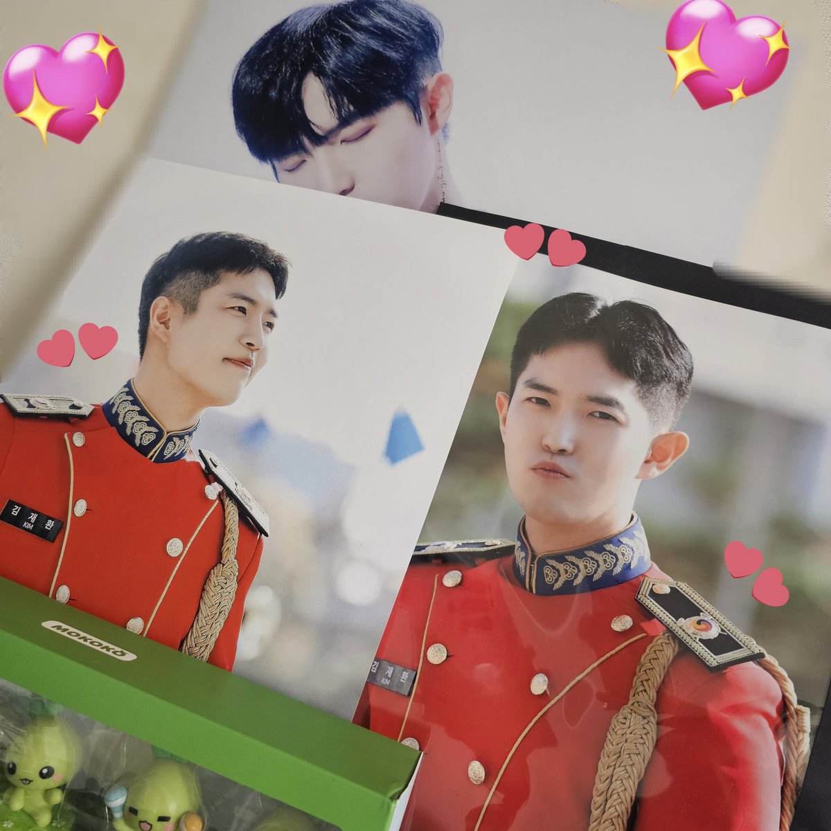 꺄><!!!!!!!
누추한 우리집에 귀한 째니라니이이🥹
예쁘게 전시할 곳이 없어서 죄송할따름ㅠㅠ
수건도 주시다닝!_!♡
하나뿐이라도 쓰려해찌만♡덕분에 소장용도 생겨서 넘나 좋습니다🥰감사합니다~~~!
<a href="/loveprince_jh/">𝑳𝑶𝑽𝑬 𝑷𝑹𝑰𝑵𝑪𝑬🍃</a> 🙇‍♀️❤️🫶❤️