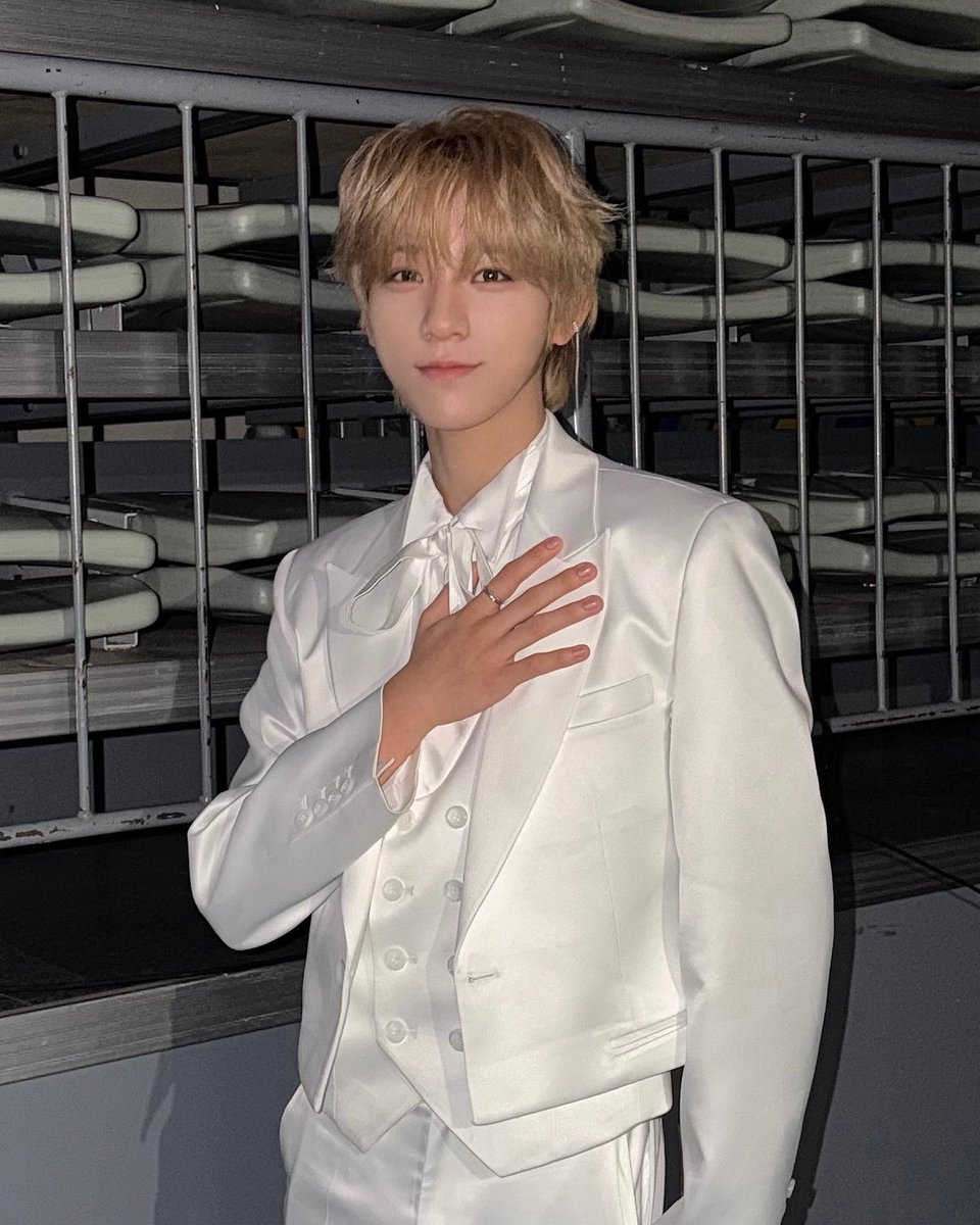 DaiSukewan_'s tweet photo. 🤍🤴🤍 https://t.co/jQ2CBtOojc