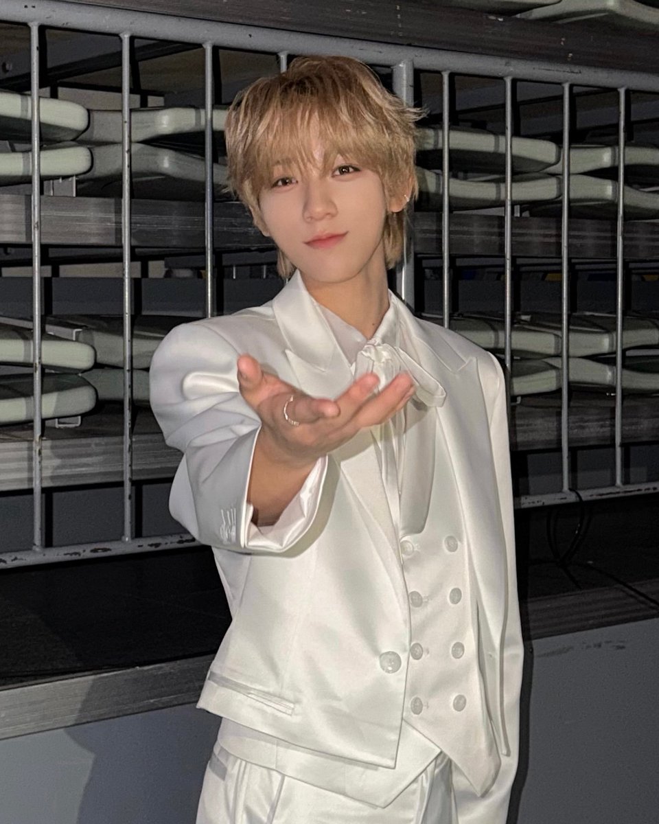 DaiSukewan_'s tweet photo. 🤍🤴🤍 https://t.co/jQ2CBtOojc