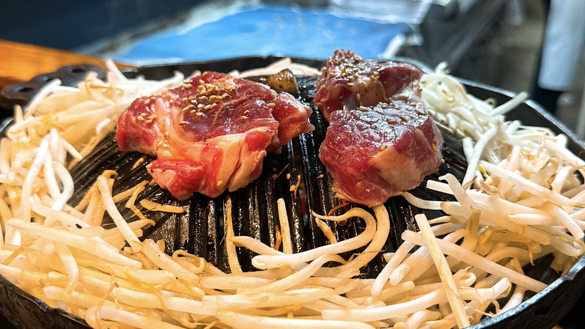 何回でも推したいけど、都内でジンギスカン食べるなら秋葉原『良夢』がﾒﾁｬ旨い…特に特上生ラムが激うまで、タレにニンニク入れると旨さ爆発で白米泥棒…羊肉好きは絶対行くべし。