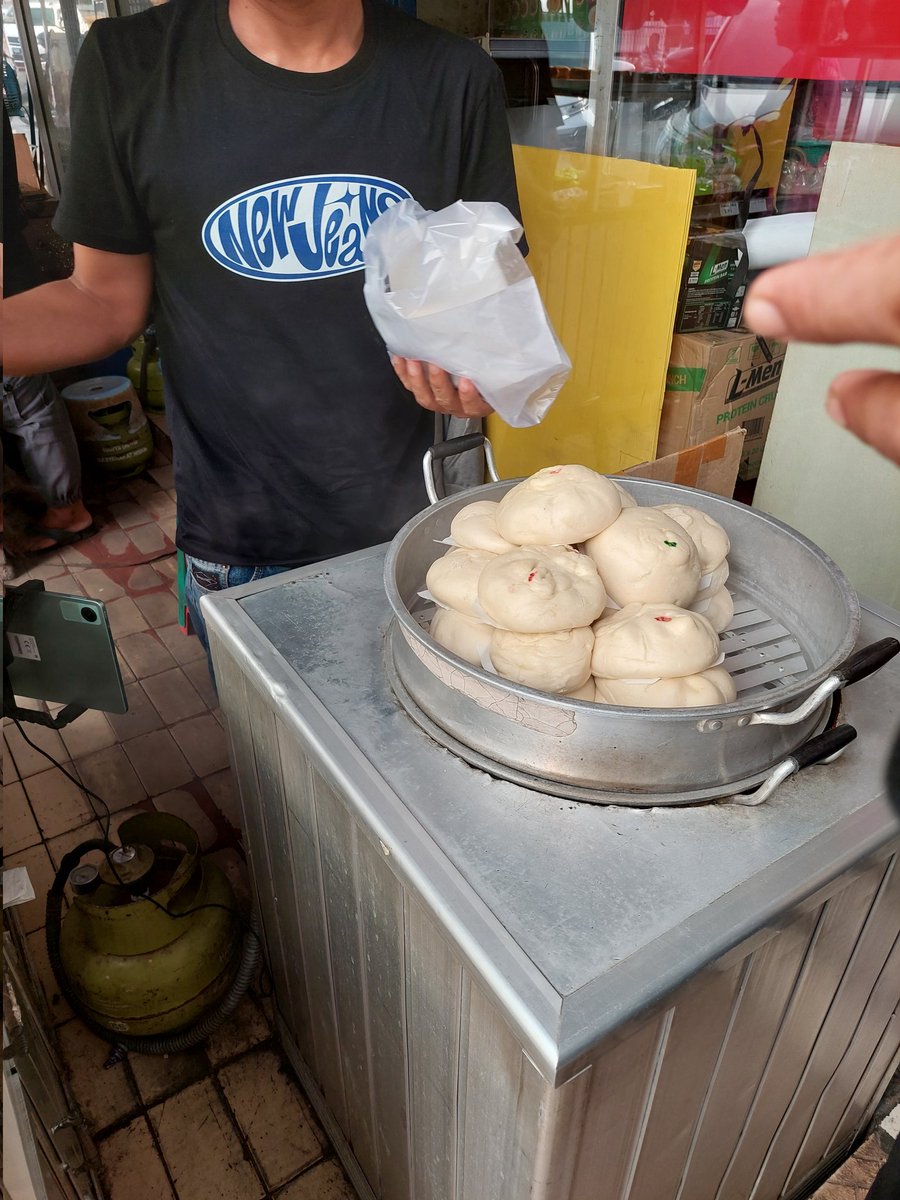 maroonhaz3's tweet image. abang bakpau gue pun suka newjeans