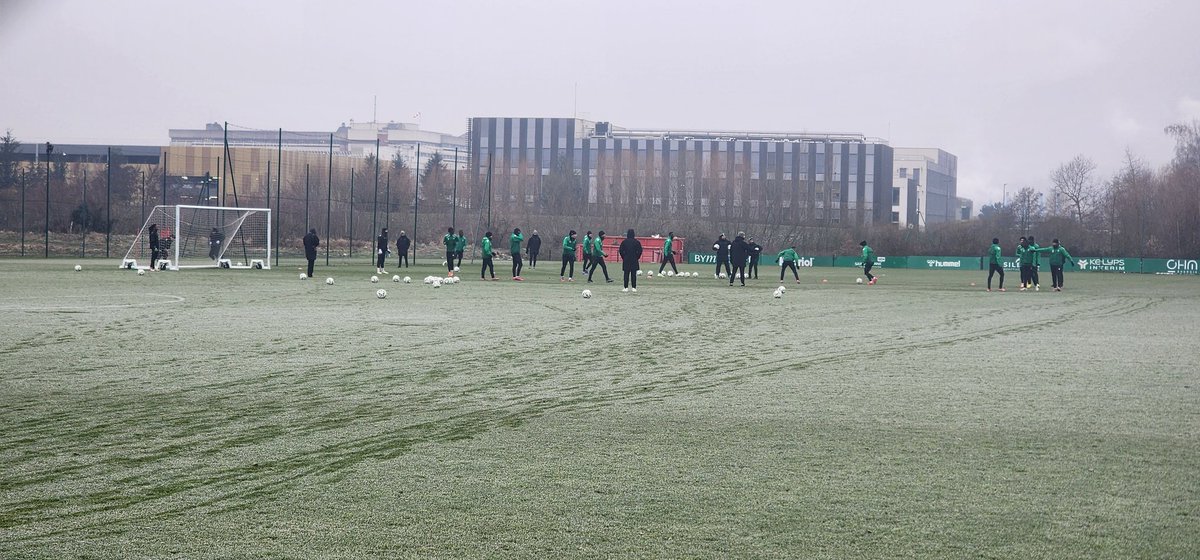 TRIBUNESTE42100's tweet image. 🥶