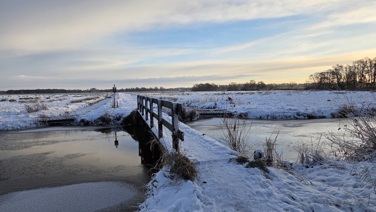 WVisser1978's tweet photo. Schitterende ochtend in polder #Lappenvoort tussen #Eelde en #Haren. #sneeuw https://t.co/7L0q1nejTd