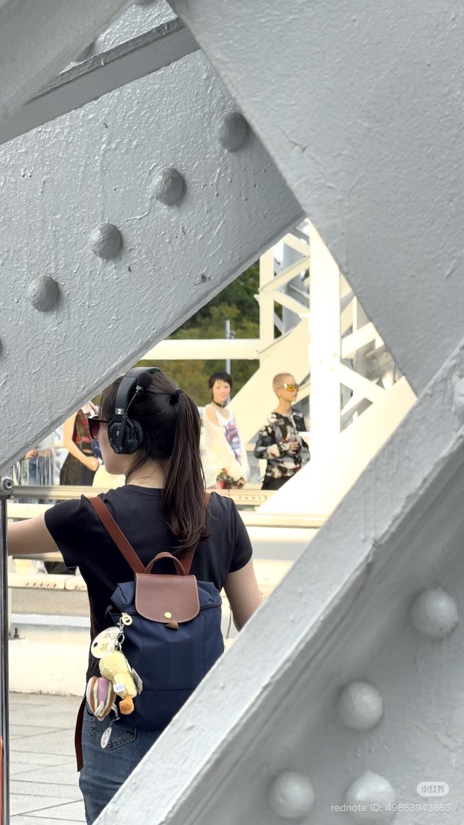 alphazbarbie's tweet image. XG SPOTTED IN SINGAPORE FILMING FOR SOMETHING ⁉️ OMGGG