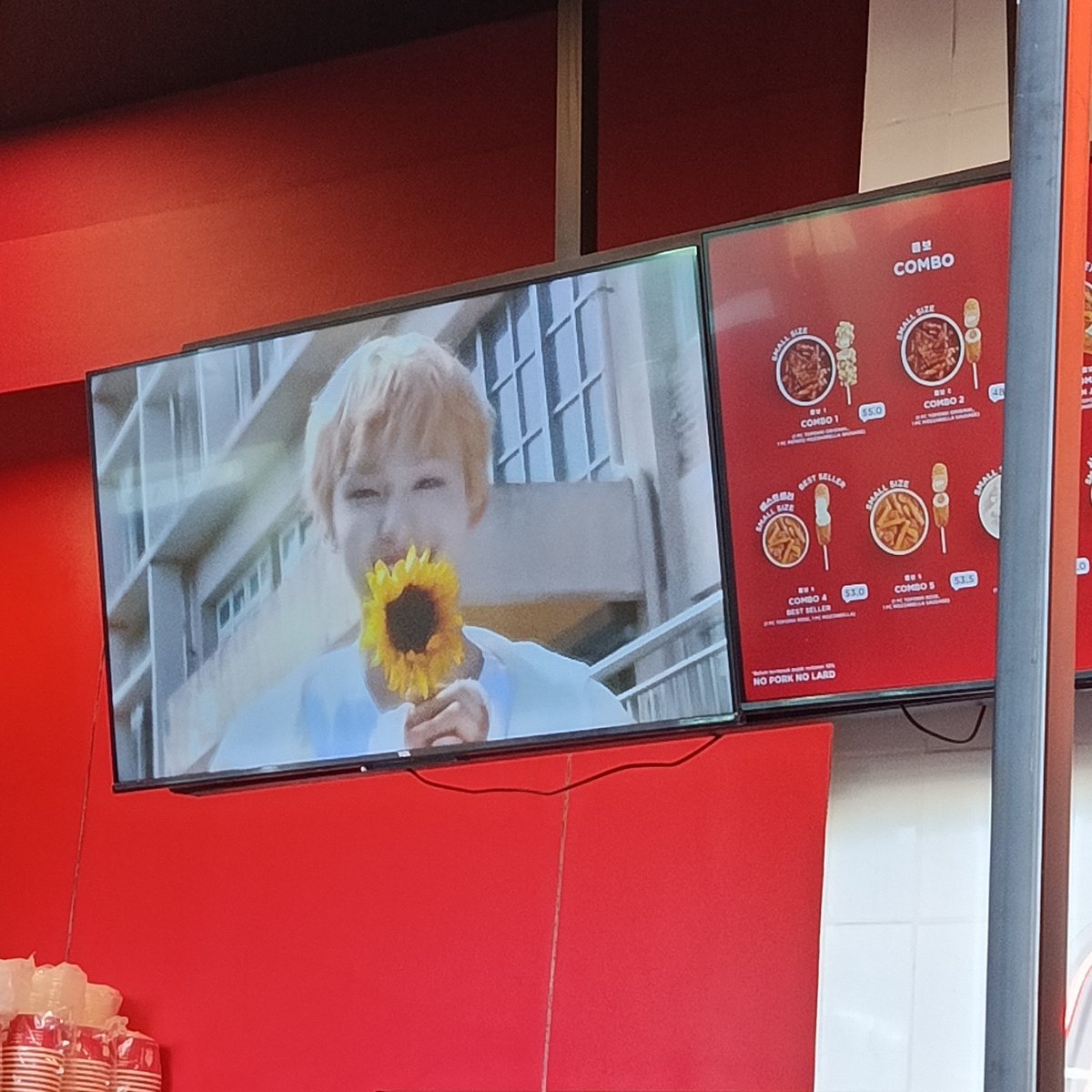 ikanakeiju's tweet image. hari ini :3 ngabisin waktu sebelum kembali ke kenyataan (sekolah) ueueue (╥﹏╥) frame fotonyah lucukk @flipinkick