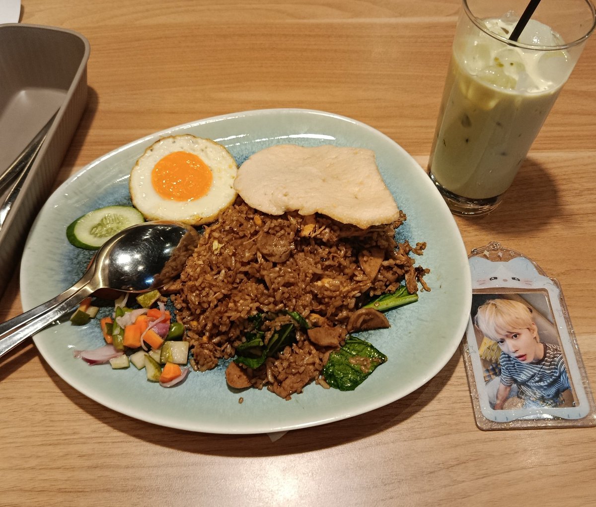 ikanakeiju's tweet image. hari ini :3 ngabisin waktu sebelum kembali ke kenyataan (sekolah) ueueue (╥﹏╥) frame fotonyah lucukk @flipinkick