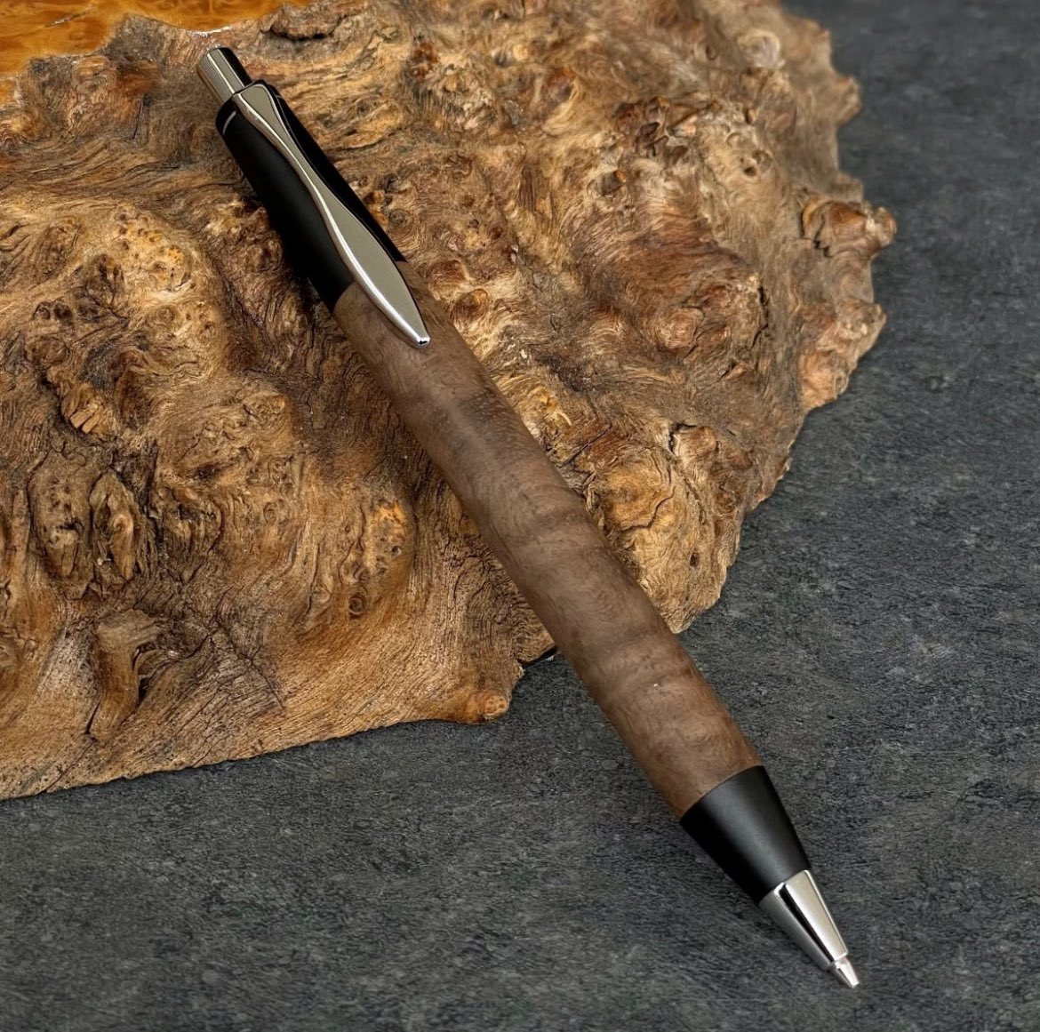 商品紹介です😁
クラロウォールナット / 2つの内部機構を持つ新感覚の木軸ペン SINPEN / MP&amp;BP

mukuya.stores.jp/?category_id=6…

どうぞ宜しくお願いします！

#MUKU屋 #木軸ペン #クラロウォールナット #木軸シャープペンシル #木軸ボールペン