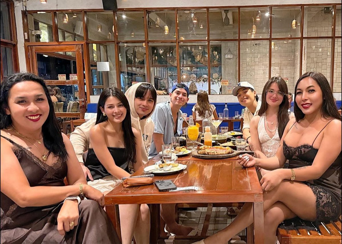 rawr4lifeee's tweet photo. Oo Ralph, gets kita. Kasalanan talaga ng upuan ang liit na nga, siksikan pa kayo. HAHAHAHA

Usod usod na po byaheng Cubao lang.

AZRALPH 900M VIEWS https://t.co/SofjgMHQfc