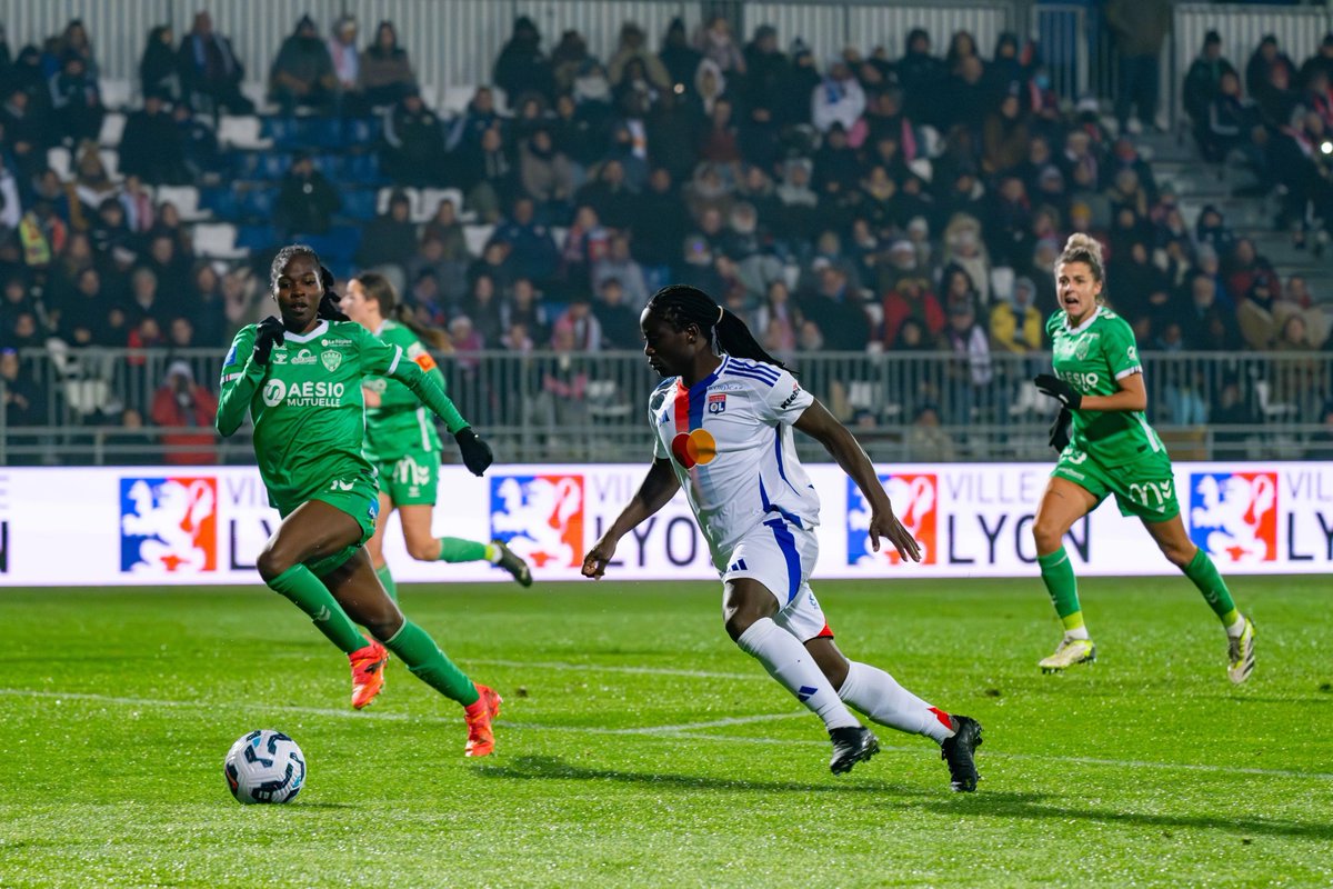 TRIBUNESTE42100's tweet image. 🚨MATCH DÉLOCALISÉ POUR LES FÉMININES ?

À la suite d’un arrêté municipal de la Ville de Saint-Étienne, lié au gel et au verglas, l’accès aux terrains en herbe et stabilisés sont fermés. Le lieu du match ASSE–OL reste à définir, des discussions sont toujours en cours.

#ASSE…