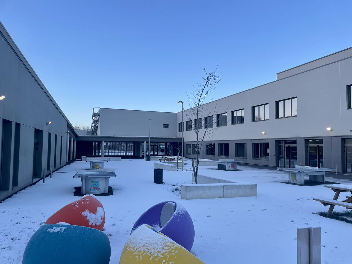 Collège Maurice de Broglie tweet media