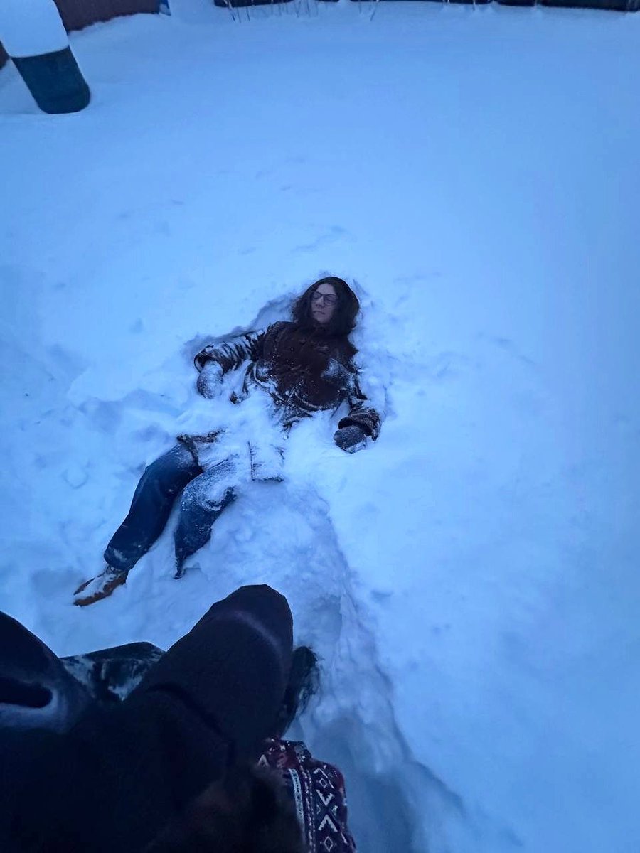 mediumok's tweet image. бля в снег упал