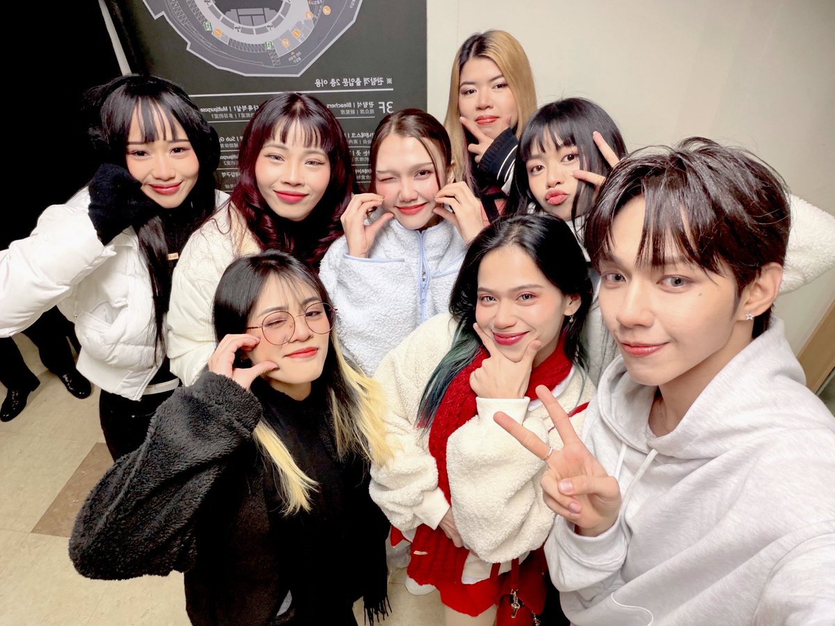 alphaphteam's tweet image. 🌟 ALPHA at AHOFOHA FAN-CON 💙
📍 Jangchung Arena, Seoul 🇰🇷

CONGRATULATIONS, @AHOF_official ! 🥳 And we are sO SO PROUD OF YOU JL! We love you and will support you all the way! 🙌 This is just the beginning ☝🏻

#AHOFOHA_아홉한국첫팬콘 #AHOF #ALPHAPH #JLGaspar