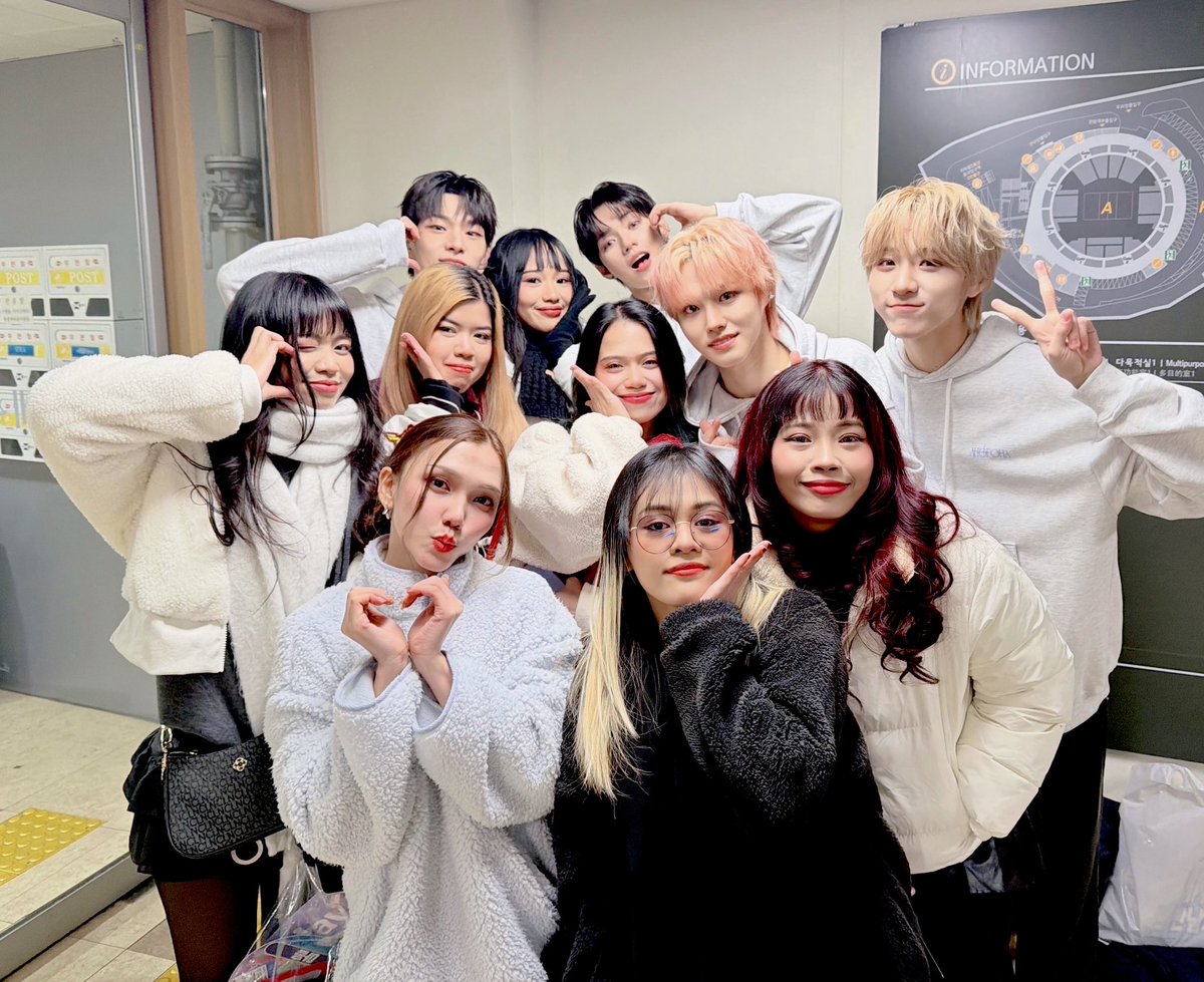 alphaphteam's tweet image. 🌟 ALPHA at AHOFOHA FAN-CON 💙
📍 Jangchung Arena, Seoul 🇰🇷

CONGRATULATIONS, @AHOF_official ! 🥳 And we are sO SO PROUD OF YOU JL! We love you and will support you all the way! 🙌 This is just the beginning ☝🏻

#AHOFOHA_아홉한국첫팬콘 #AHOF #ALPHAPH #JLGaspar