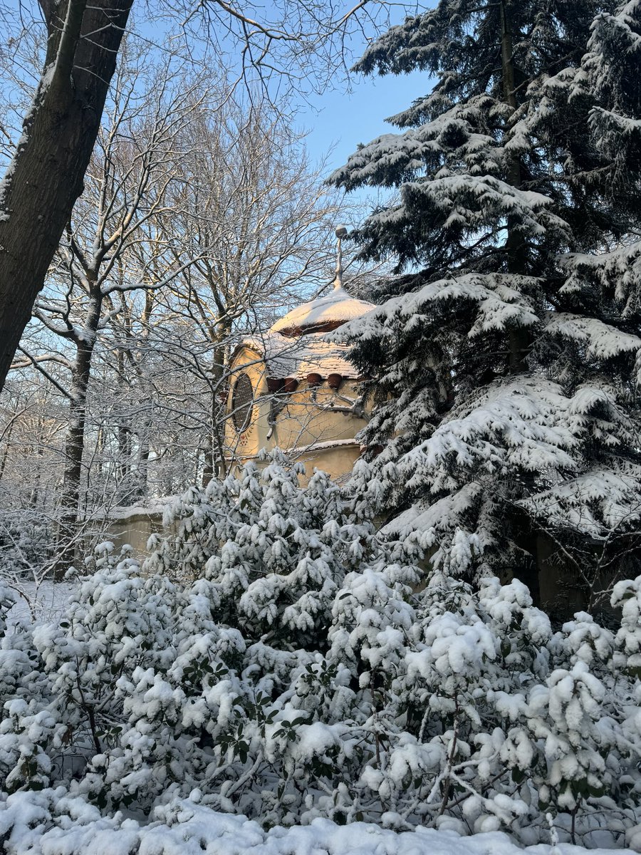 HugoPeters96's tweet photo. #Efteling in de sneeuw 😊 https://t.co/gd6hsggjKO