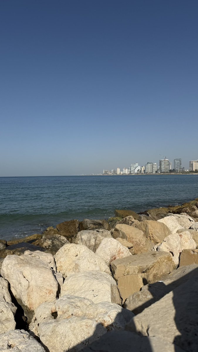 خطوة ضياع، وهلوسة عقل، وإرهاق
ليت الخطاوي فالطريق إستخارت

ياقلبي اللي كنت مغرم ومشتاق
شوف الليالي كيف لفّت ودارت

وقّفت لك كل القصايد على ساق
وثنّيت لك كل الهقاوي وبارت

ظنون وأحداث ومشاوير وفراق
ماكنت متوقع بعضها وصارت