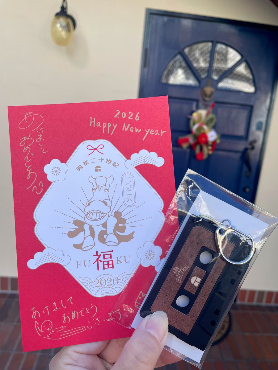 売り切れました❗️ オンラインストアでも品切れだったカセットキーホルダー📼💙💜💚 お店