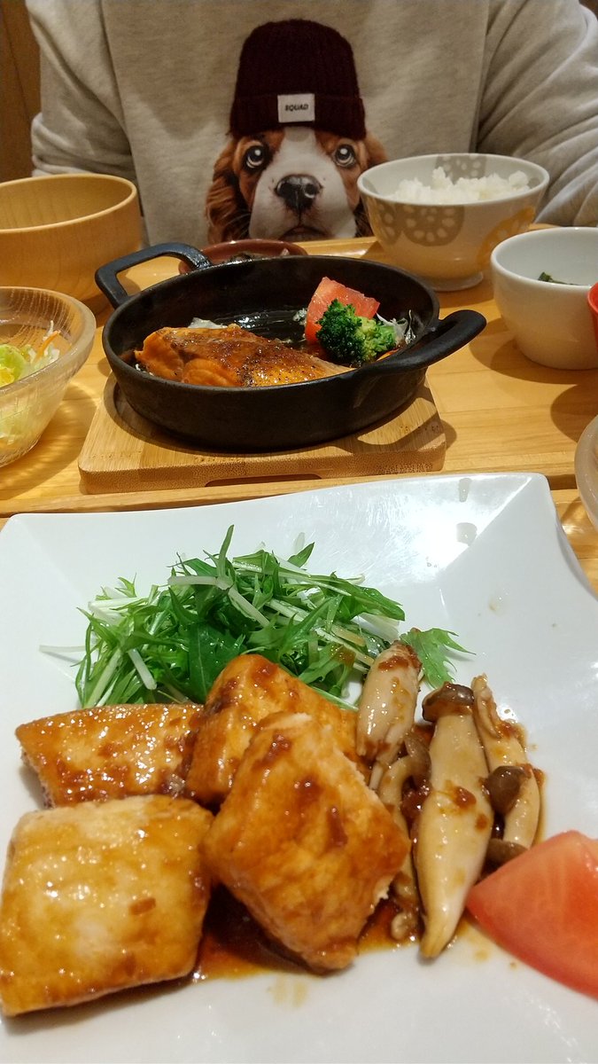 hidekun810's tweet image. 昨日のリベンジ
やはり直営店がいい
品揃えがいいし
会員だからポイントも付くし

買い物済んでおぼんdeごはんで夕食
時計はD1ミラノ

#モンベル
#腕時計
#D1MILANO