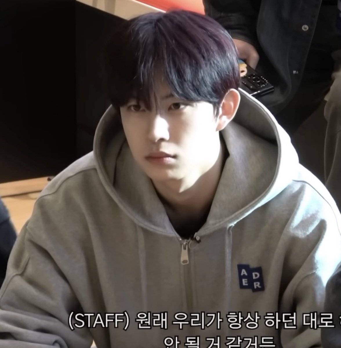 gonk411's tweet photo. 회색 후드가 잘 어울리는 남자 1위 https://t.co/3VYl5SiRxM