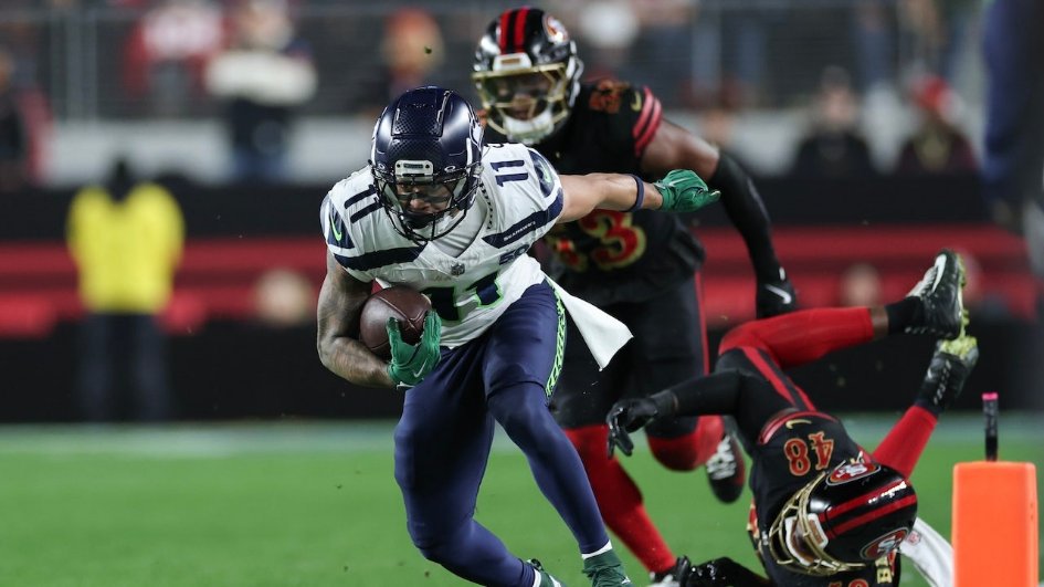 nathan1nDC's tweet photo. The Seattle Seahawks clinch the top NFC playoff seed and set a franchise record with 14 wins after defeating the 49ers! Super Bowl dreams alive in Seattle!  https://t.co/kxl66icywg https://t.co/L1WB2wgkQy