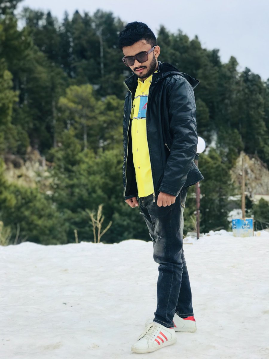 اب نہ وہ میں نہ وہ تو ہے نہ وہ ماضی ہے فرازؔ
جیسے دو شخص تمنا کے سرابوں میں ملیں