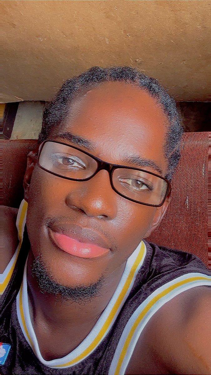 callmedynamics's tweet photo. In my father’s house, there are many books there>>> 🙂‍↔️😂
#Dynamiccares 🥂 https://t.co/frDskMuaFU