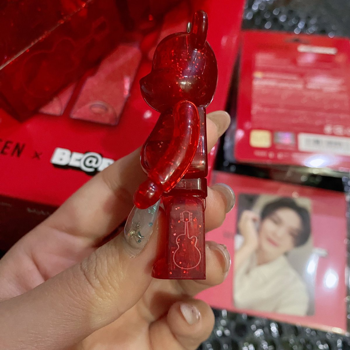 snapshooji's tweet photo. the guitar detail on woozi’s ruby bearbrick! 🎸 
the poca is so pretty 😍 https://t.co/X4rUMPgqXN