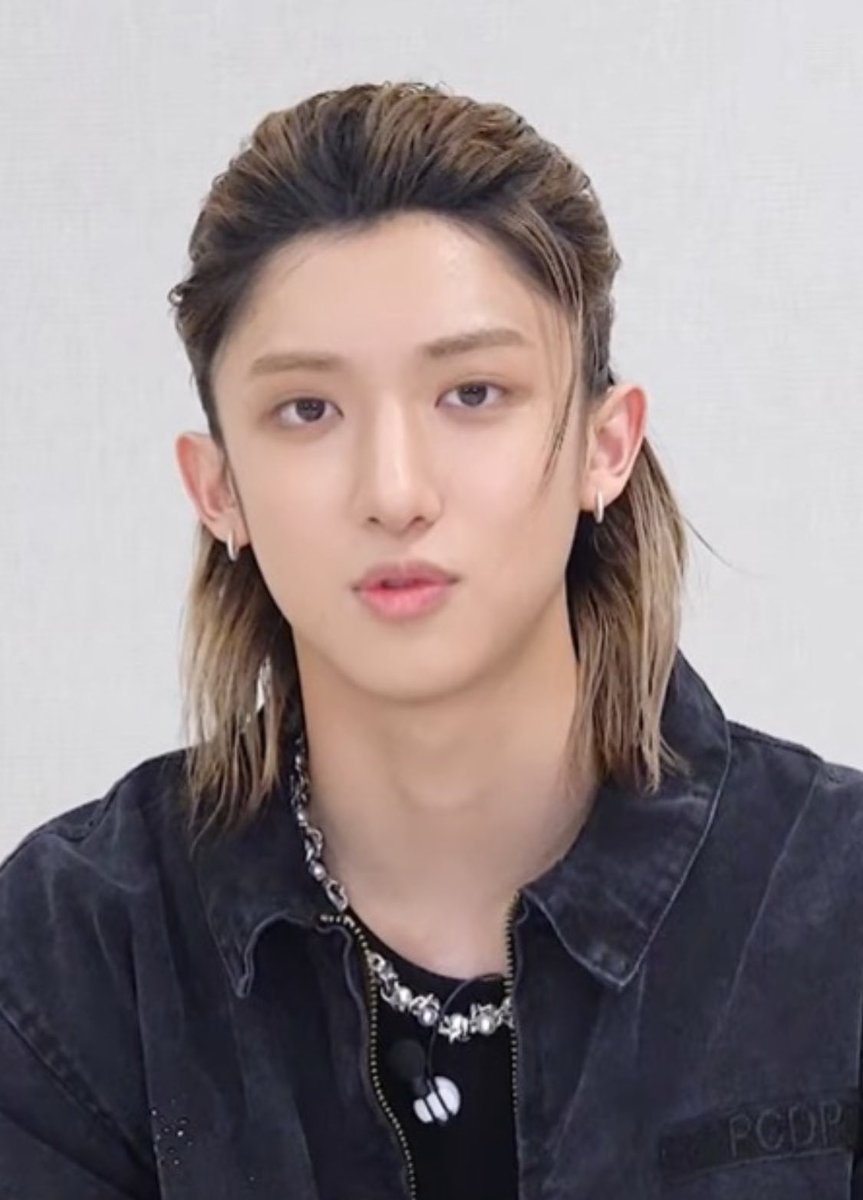 rinasours's tweet image. We don’t appreciate his long hair enough.