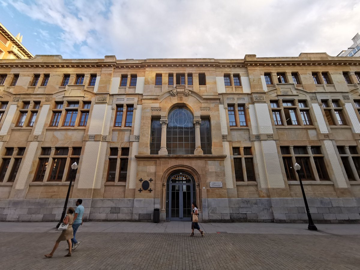 _danitorres___'s tweet photo. Le he pedido a una IA que haga un diseño en estilo CAD a partir de fotos de edificios de la ciudad https://t.co/H1Y0a8xImz