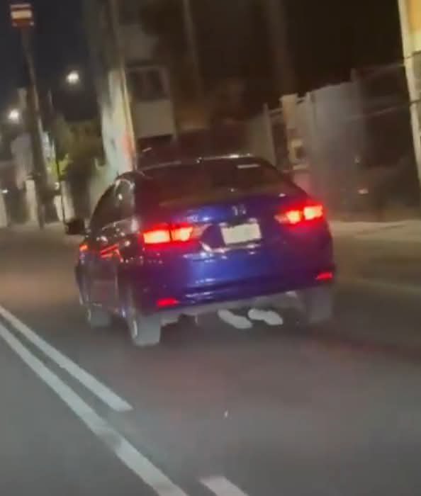 CarneDeAzucar's tweet image. Que impactante el video en Iztapalapa donde un mujer de nombre Gaby Ramírez arrastra por una distancia prolongada a un chico que atropelló, pero lo más impactante es que no se detuvo, el cuerpo del joven sin vida quedó destrozado y Gaby está prófuga. 
Que su cara esté por todos…