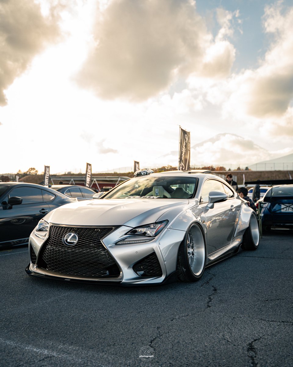 じーつー tweet media