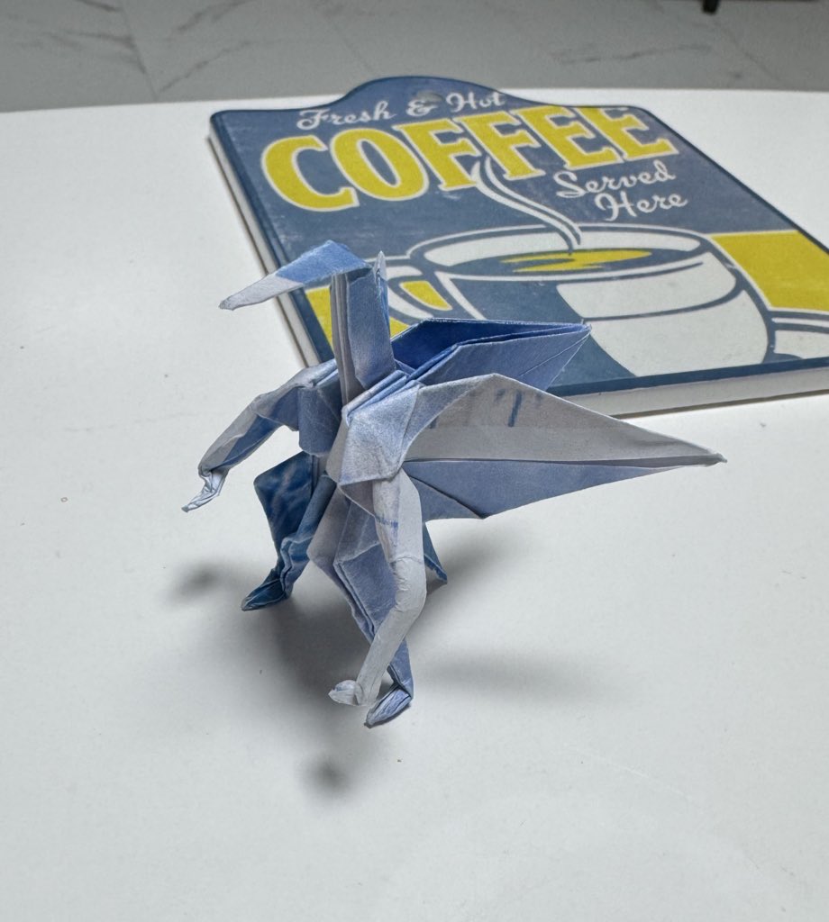 유투브보면서 접어봤는데
엄청 어렵진않고
최종적으로 자력직립이 가능하다는점이 좀 멋잇는듯